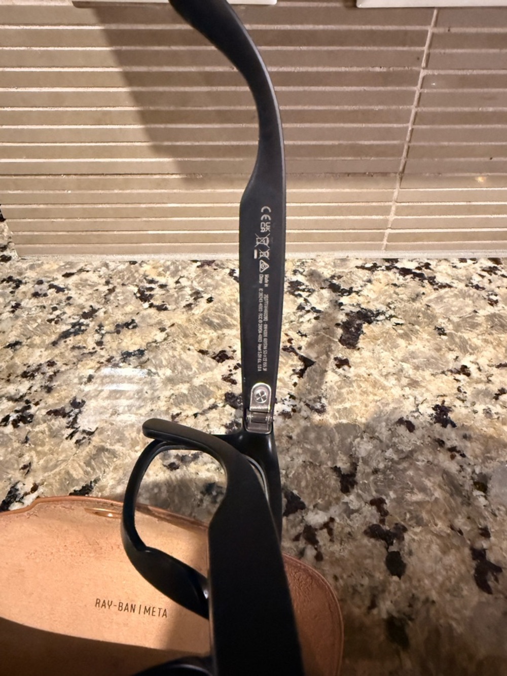 Ray-Ban meta wayfarer sz53 Gen 1 Black Frames with Brown Leather charge Case - Picture 2 of 9